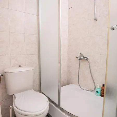 New Zen Apart + Private Garden, Solarium Sleeps 12 * Sofia