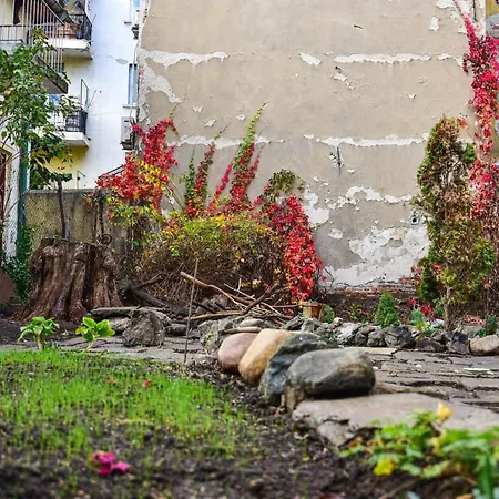 New Zen Apart + Private Garden, Solarium Sleeps 12 *