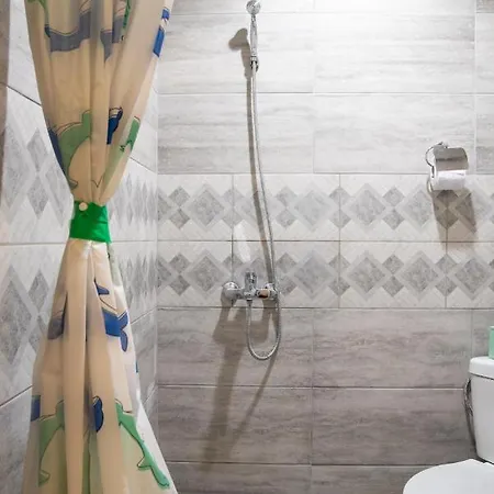 New Zen Apart + Private Garden, Solarium Sleeps 12 * Sofia