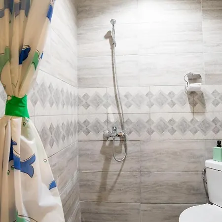 Apartment New Zen Apart + Private Garden, Solarium Sleeps 12 *