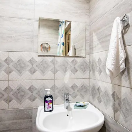 New Zen Apart + Private Garden, Solarium Sleeps 12 Sofia